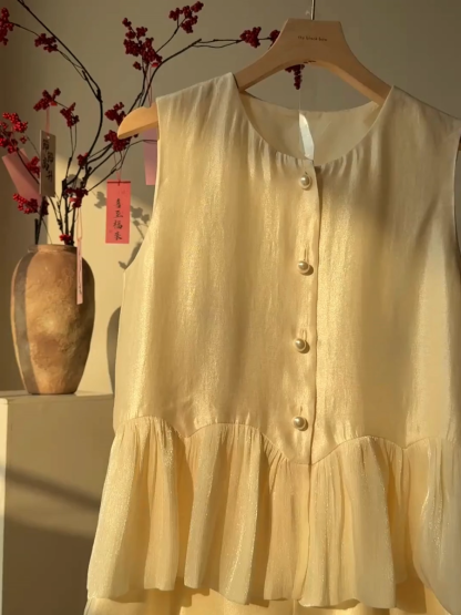 Ling Ci Pearlescent Sleeveless Top & Shorts Set