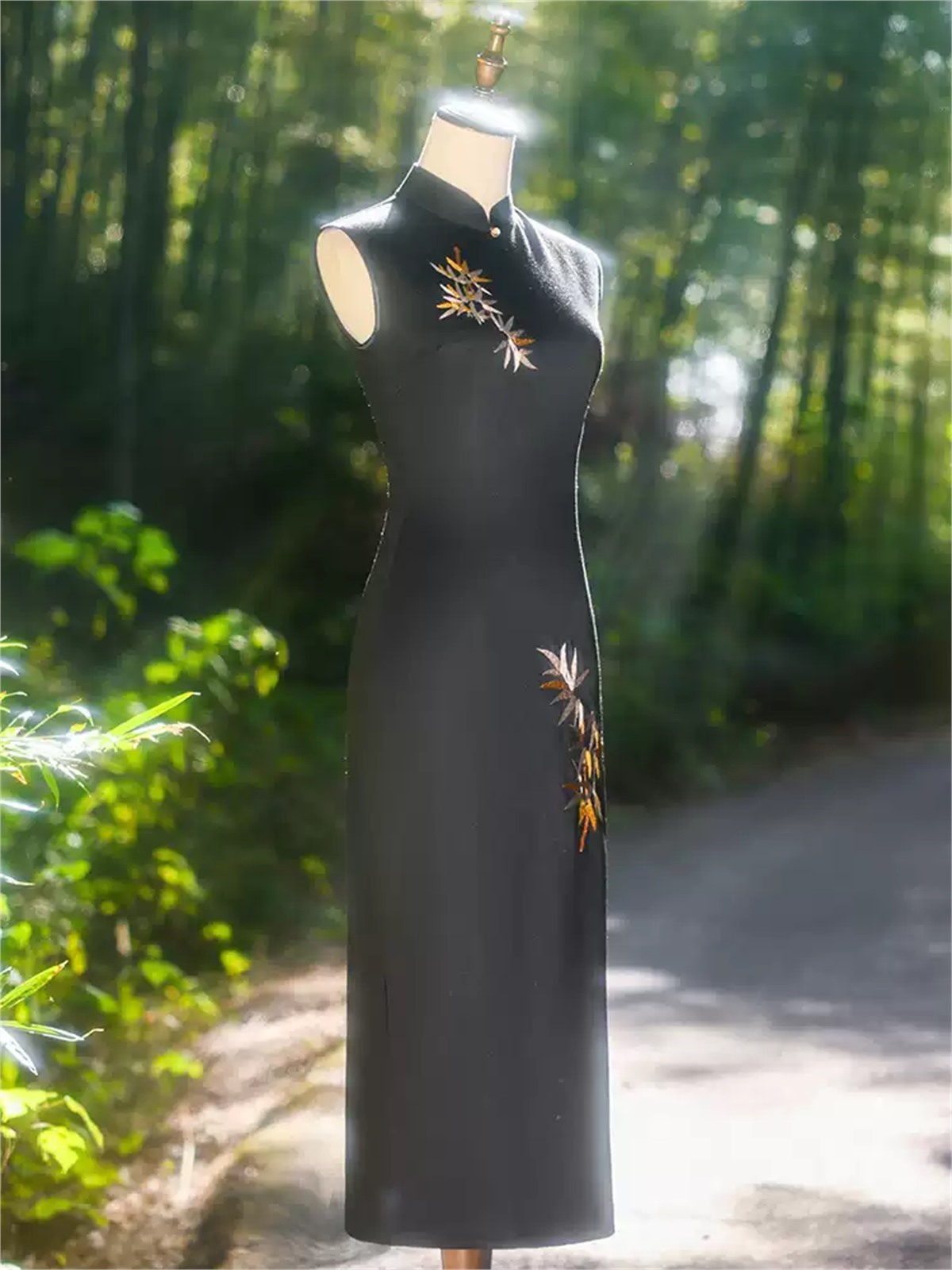 Ya Bei Bamboo Embroidered Sleeveless Cheongsam