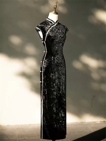 Yun Che Crushed Velvet Cap Sleeve Cheongsam
