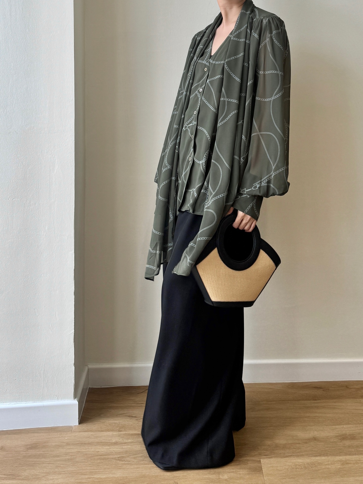 Wirenth Graphic Print Long Sleeve Top