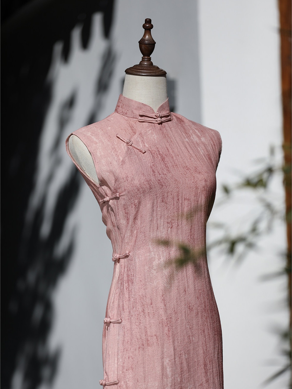 Yun Deng Textured Side Button Sleeveless Cheongsam