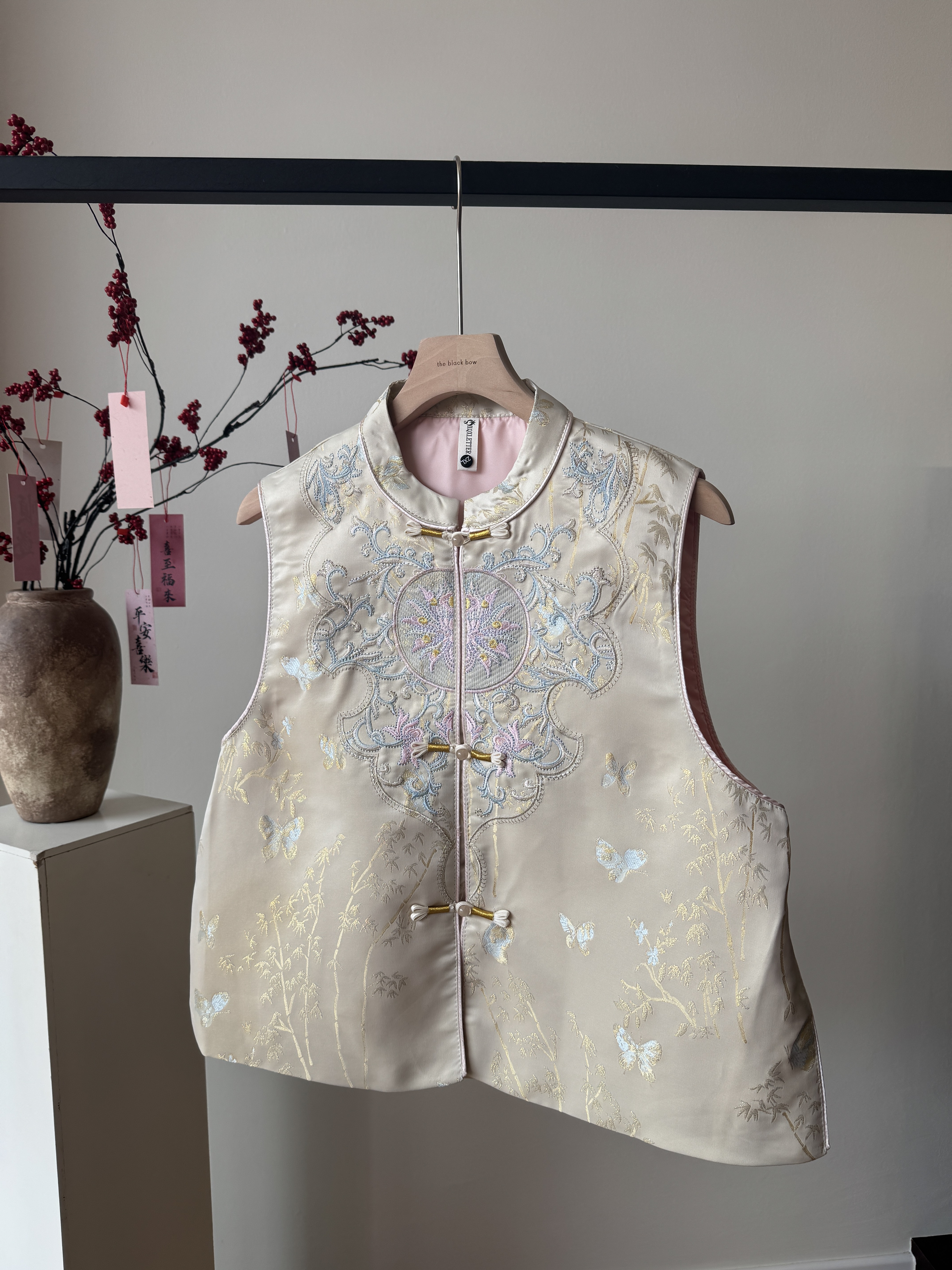 Shuang Er Oriental Vest