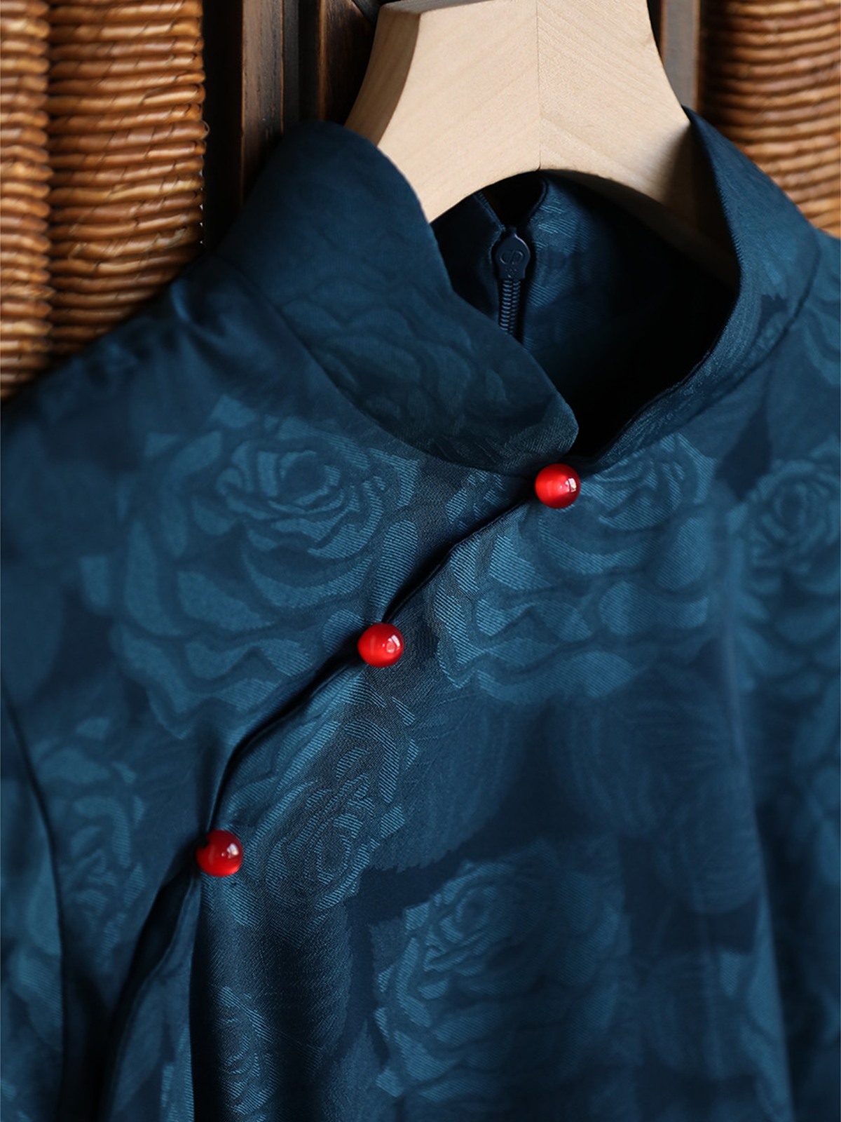Yun De Floral Jacquard Ruffle Sleeve Cheongsam