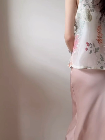 Li Qi Floral Embroided Oriental Vest