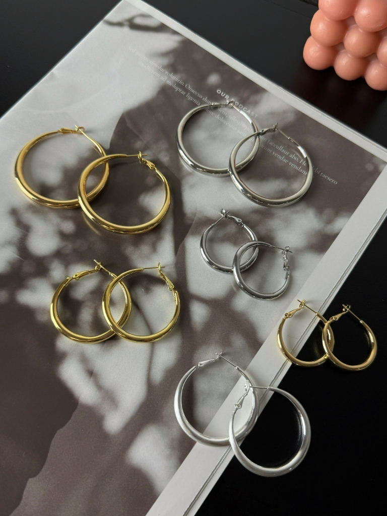 Zoya Shiny Hoop Earrings