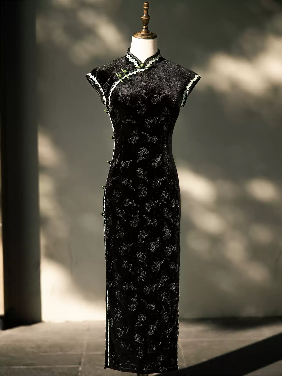 Yun Bo Velvet Cap Sleeve Cheongsam
