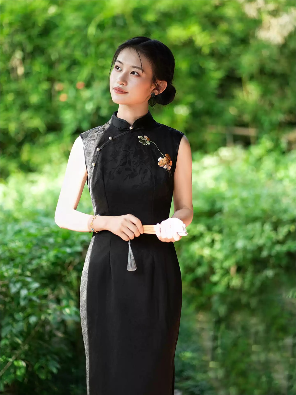 Ya Beng Floral Jacquard Sleeveless Cheongsam