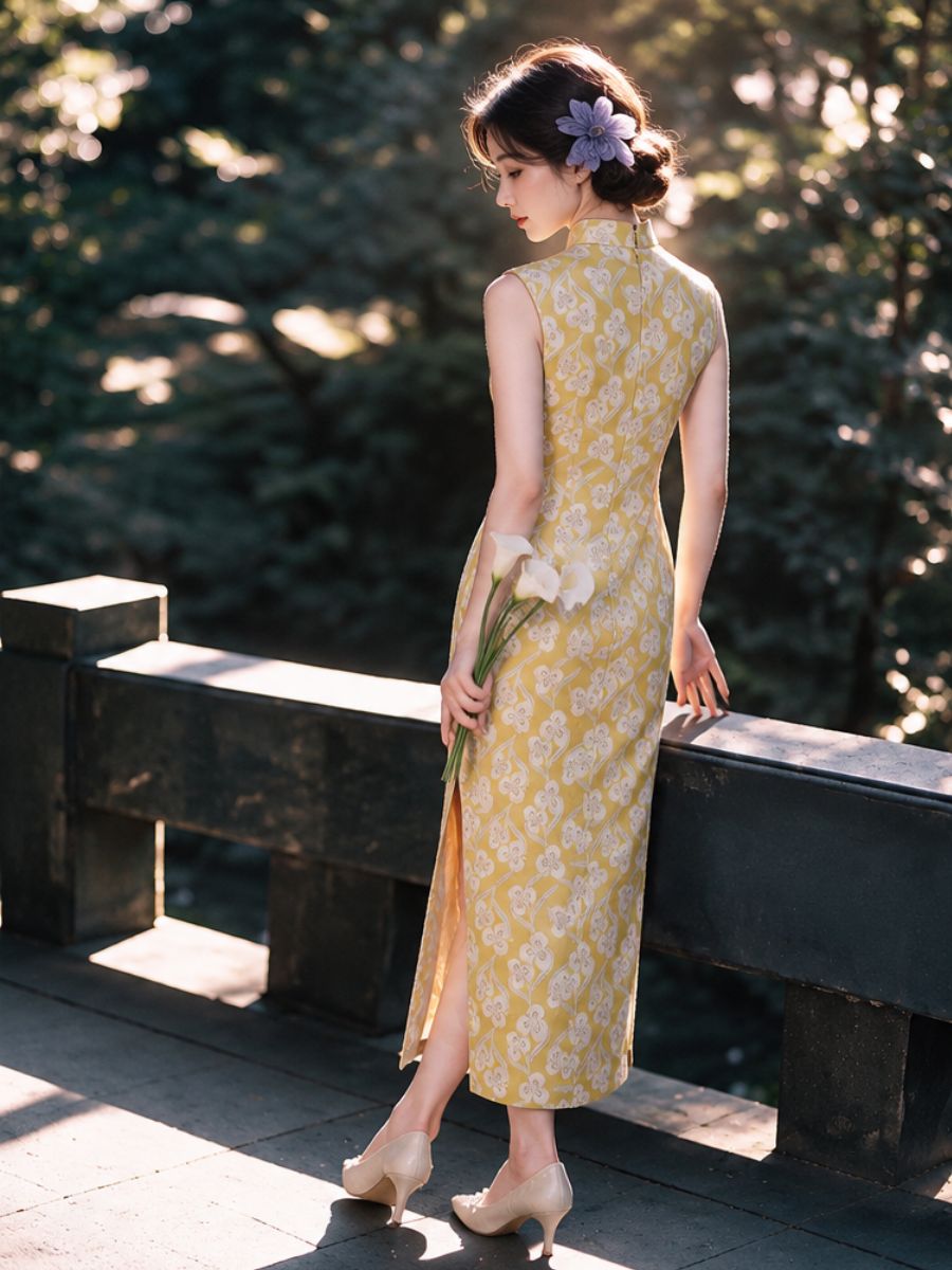 Yun Cao Floral Sleeveless Cheongsam
