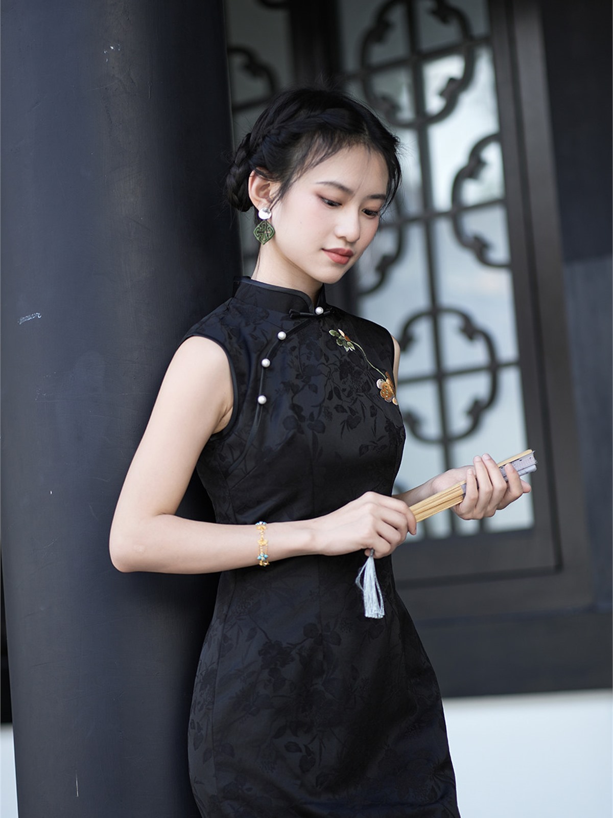 Ya Beng Floral Jacquard Sleeveless Cheongsam
