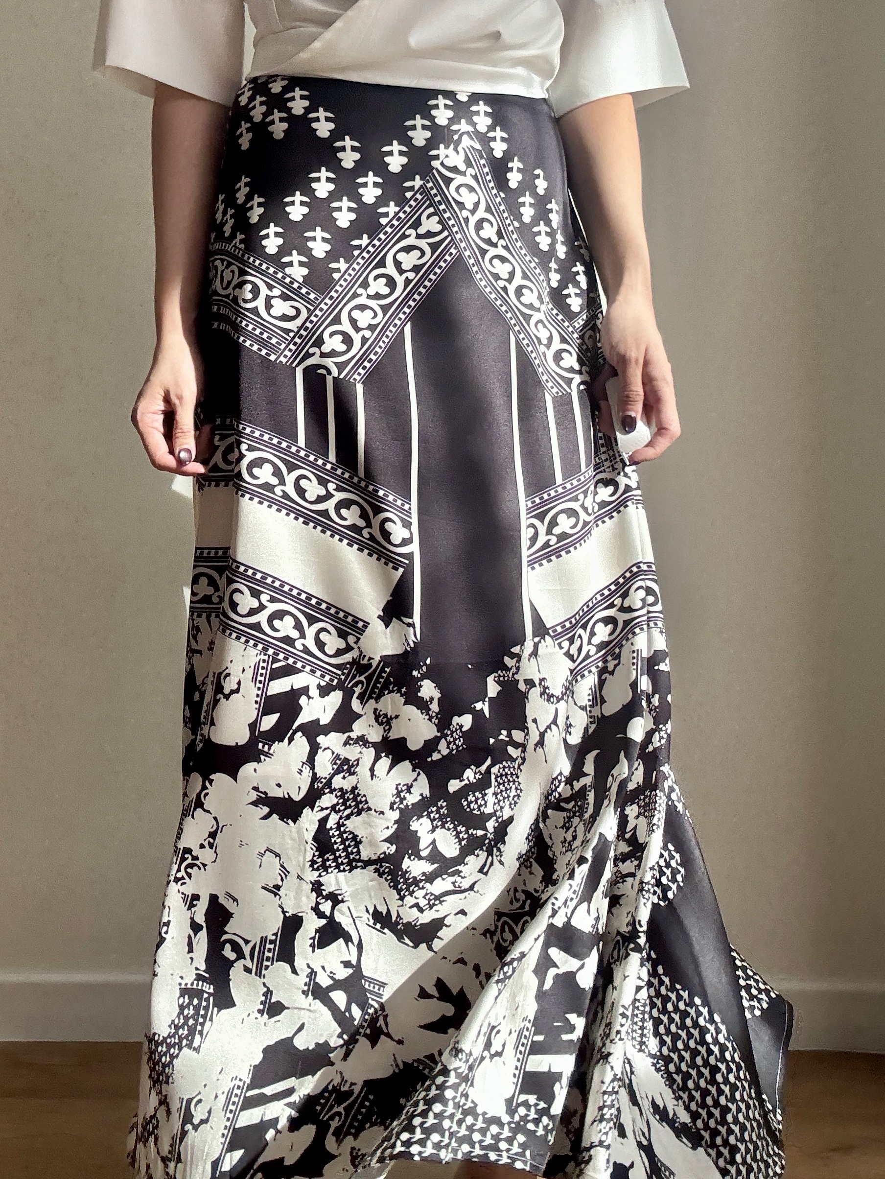 Videl Graphic Printing Skirt