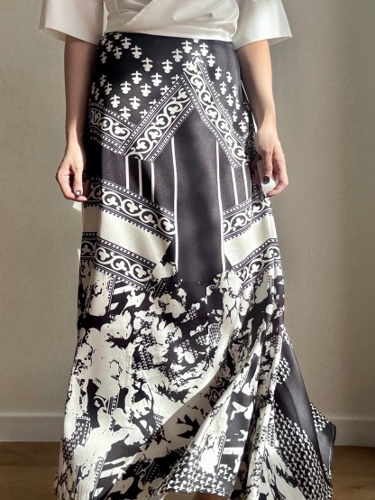 Videl Graphic Printing Skirt