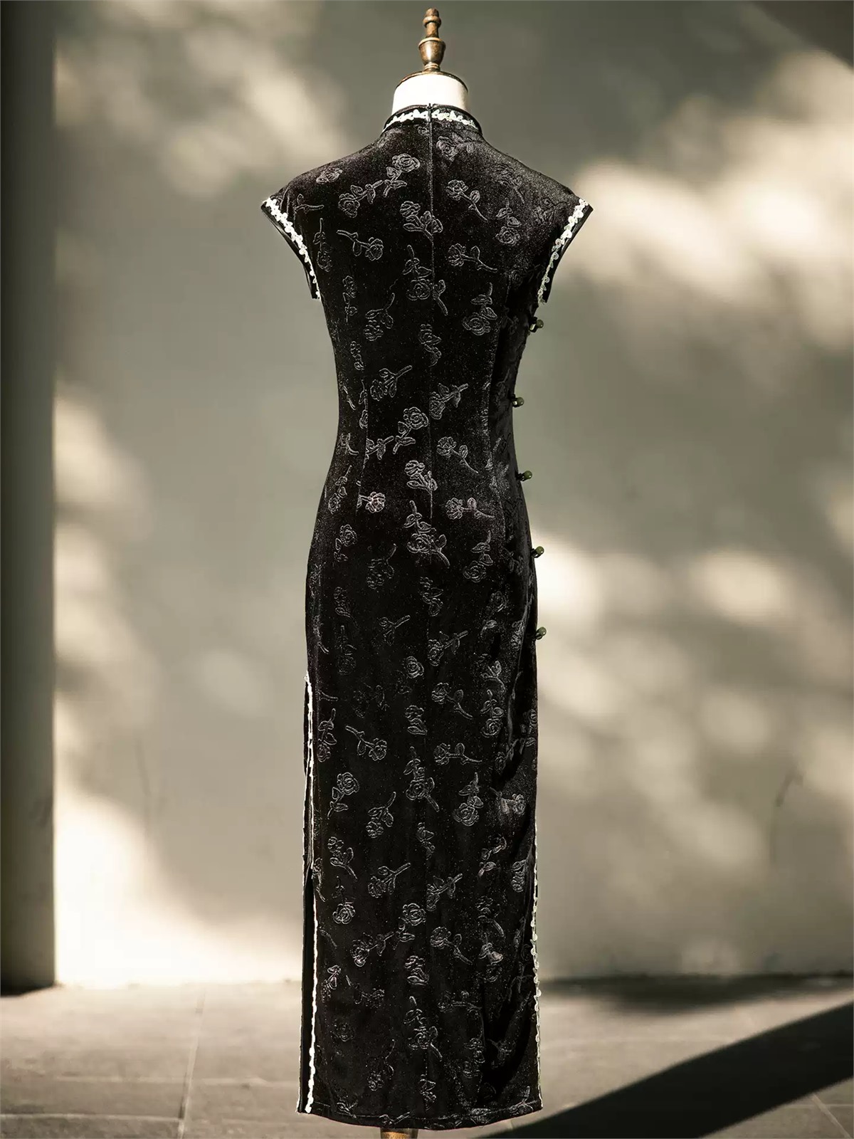 Yun Bo Velvet Cap Sleeve Cheongsam