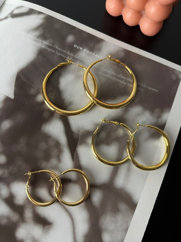 Zoya Shiny Hoop Earrings