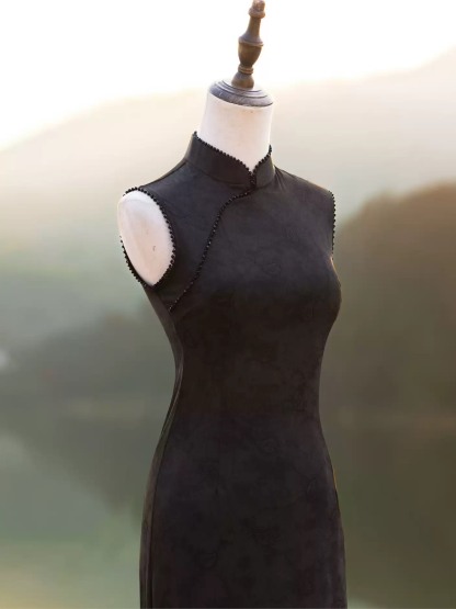 Ya Chang Sleeveless Jacquard Cheongsam