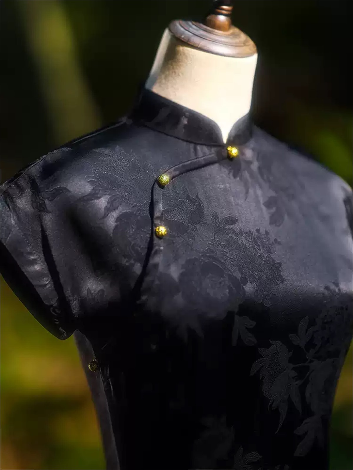 Ya Bing Floral Jacquard Cap Sleeve Cheongsam