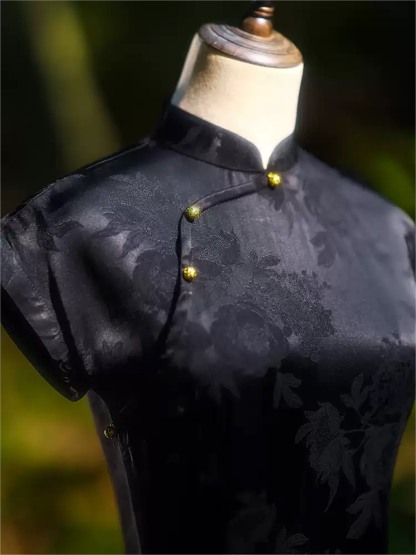 Ya Bing Floral Jacquard Cap Sleeve Cheongsam
