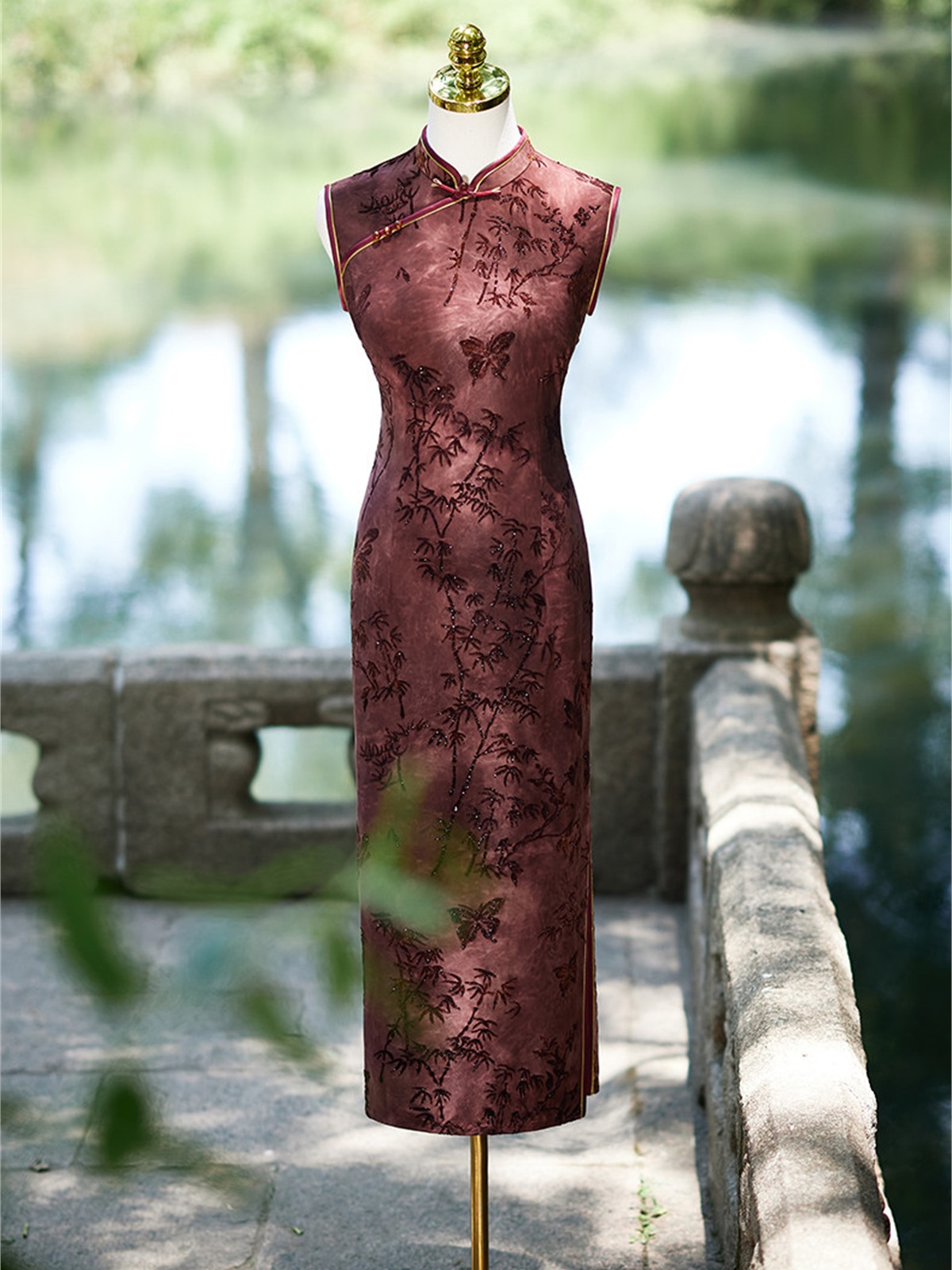 Yun Bang Botanical Flocked Sleeveless Cheongsam