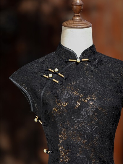Yun Bao Cap Sleeve Lacey Cheongsam