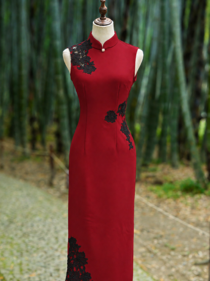 Ya Ai Floral Applique Sleeveless Cheongsam