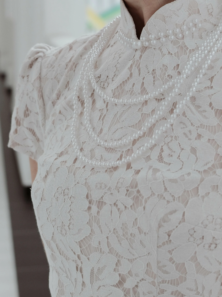 Wan Ru Bare Back Lacey Cheongsam-The Black Bow-