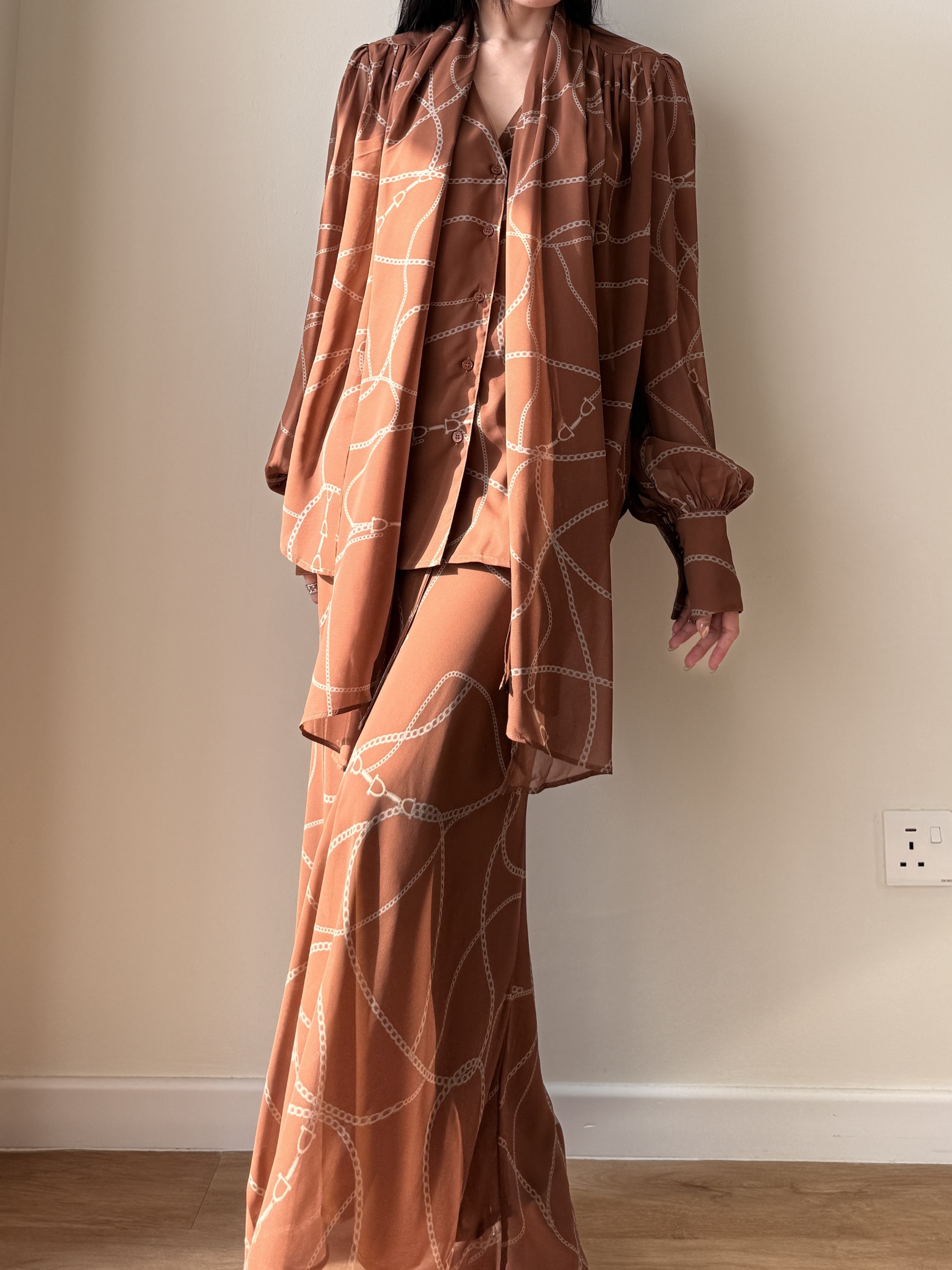 Wirenth Graphic Print Long Sleeve Top