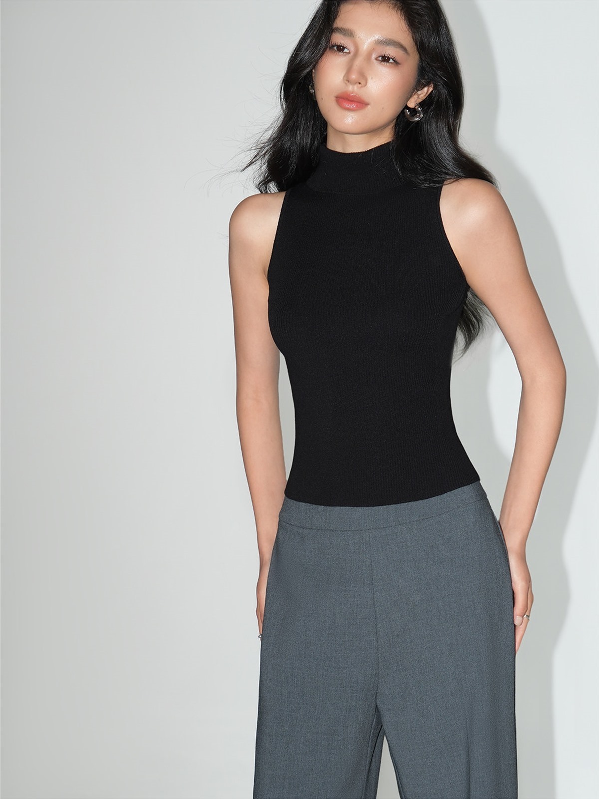 Lavinia Ribbed Turtleneck Sleeveless Top