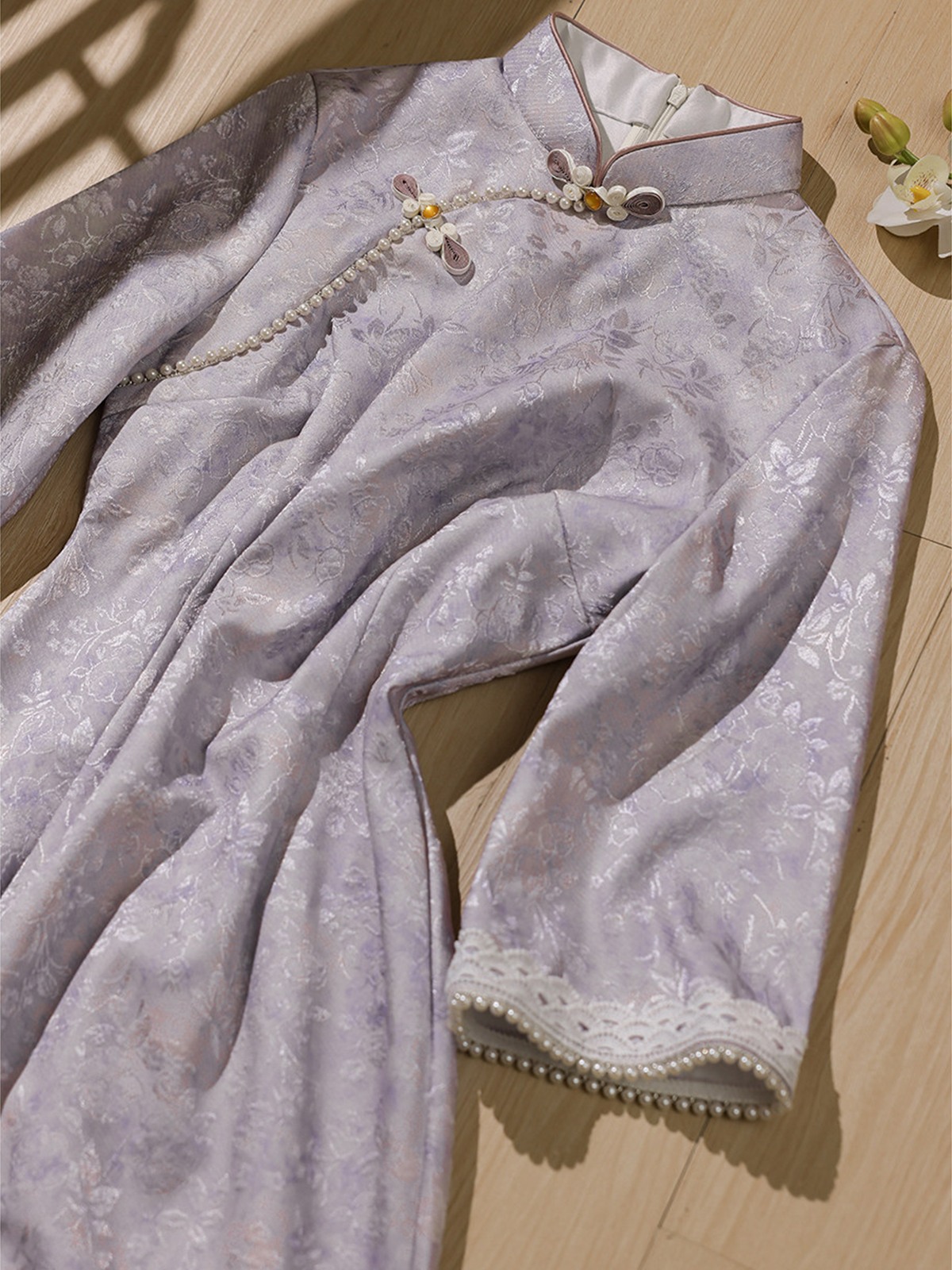 Yun Dan Floral Jacquard Lace Cuff Cheongsam