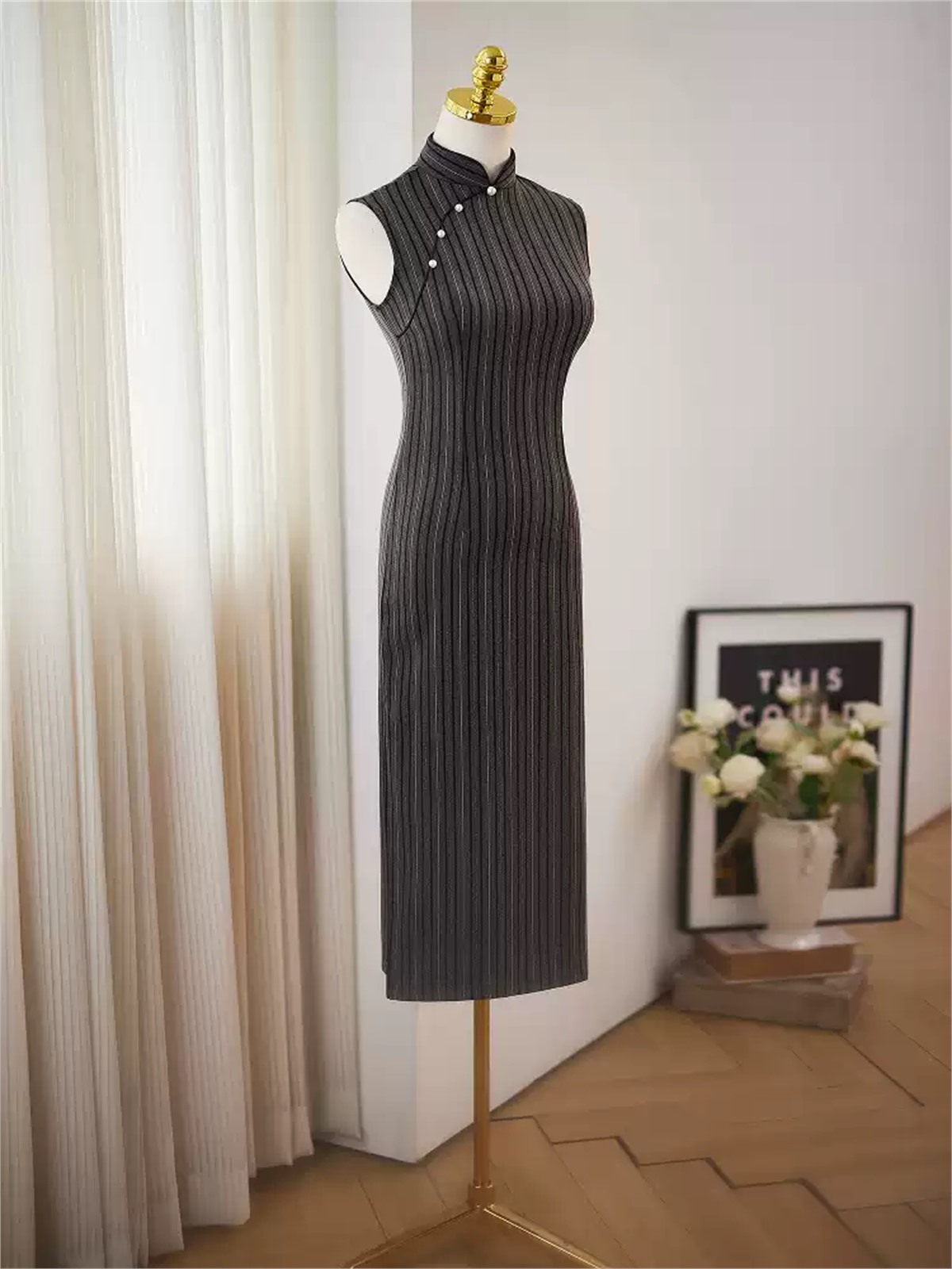 Yun Ca Pinstripe Sleeveless Cheongsam