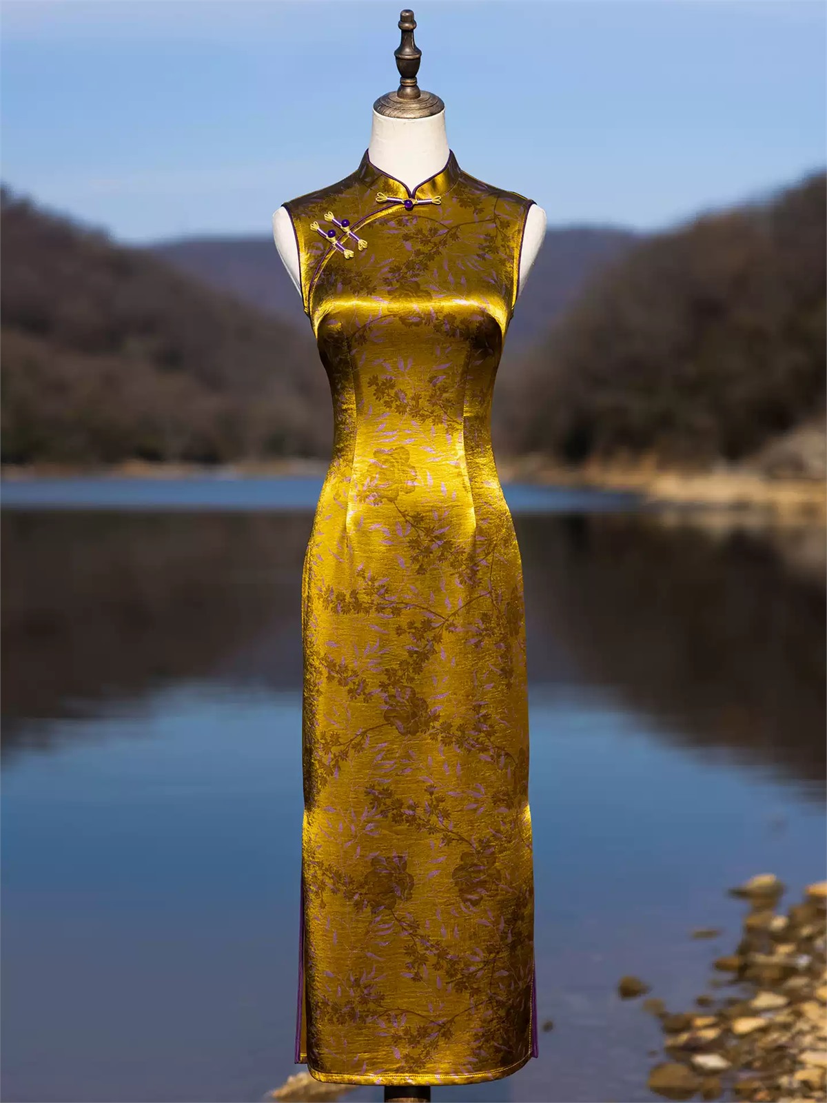 Yun Cang Floral Jacquard Sleeveless Cheongsam