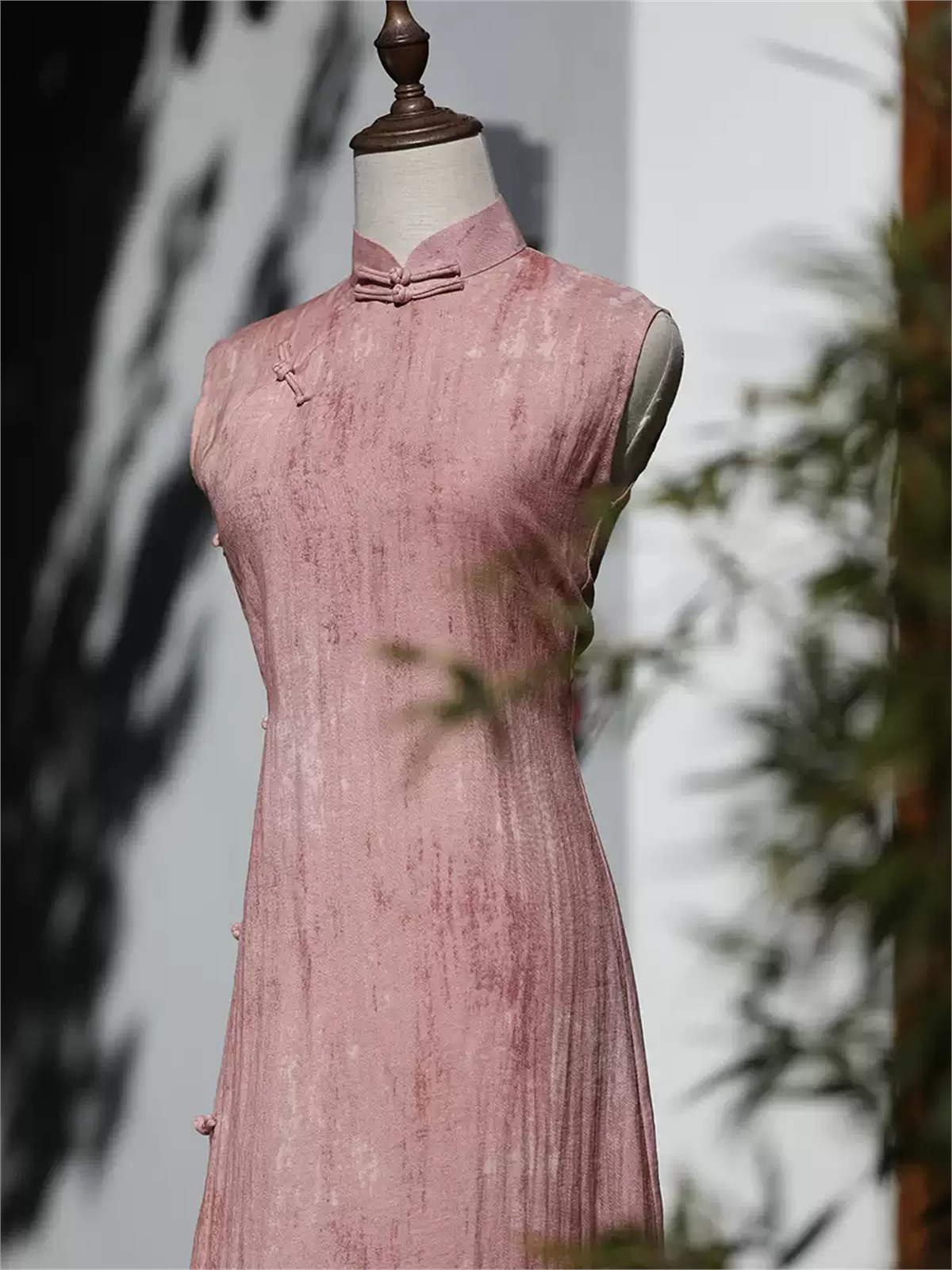 Yun Deng Textured Side Button Sleeveless Cheongsam