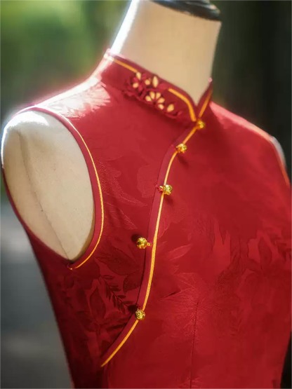 Yun Chang Floral Sleeveless Cheongsam
