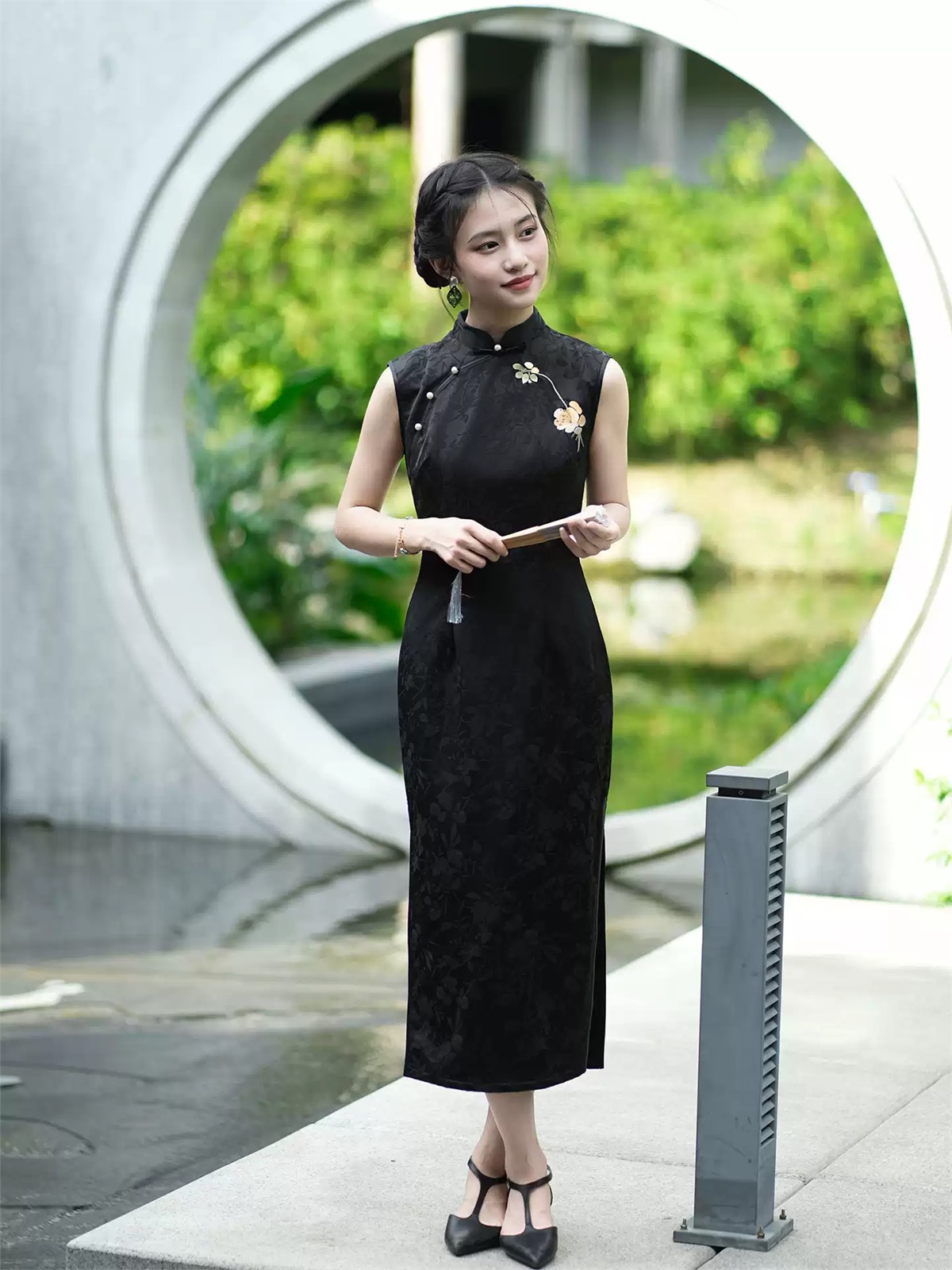 Ya Beng Floral Jacquard Sleeveless Cheongsam