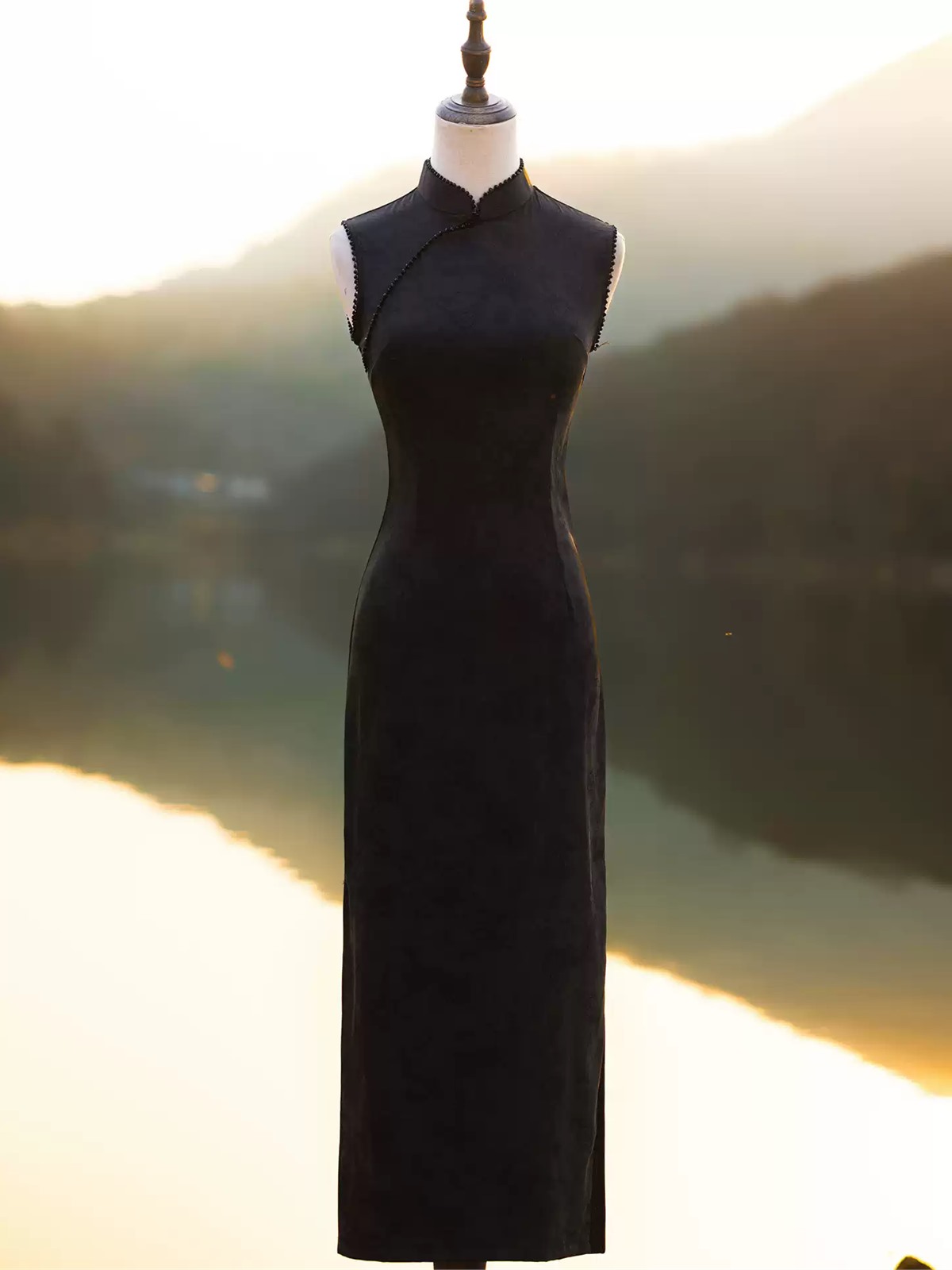 Ya Chang Sleeveless Jacquard Cheongsam