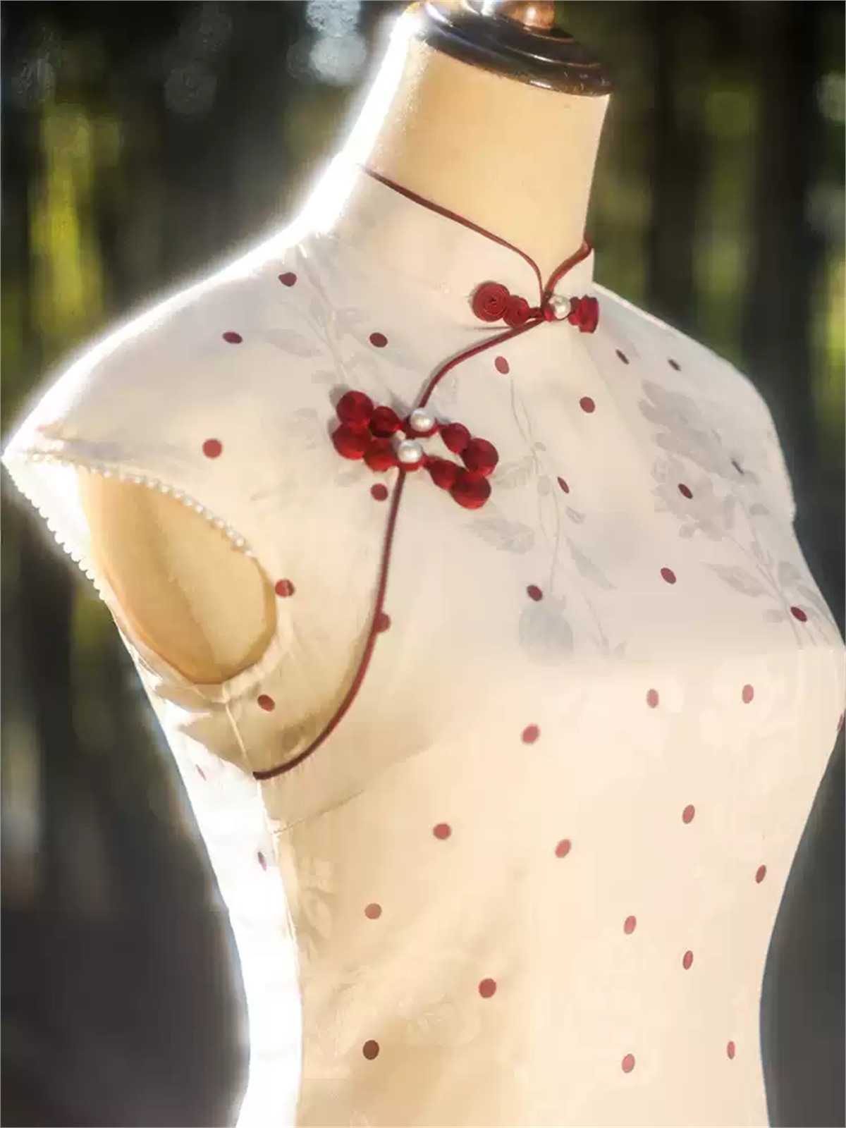 Yun Bian Polka Dot Cap Sleeve Cheongsam