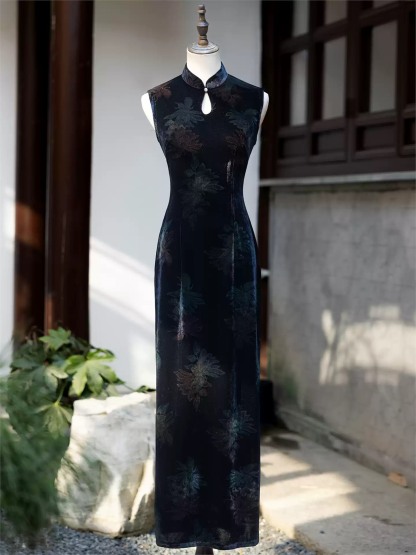 Ya Cao Floral Velvet Keyhole Sleeveless Cheongsam