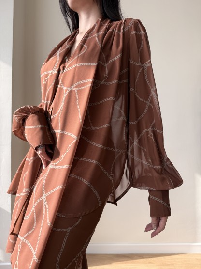 Wirenth Graphic Print Long Sleeve Top
