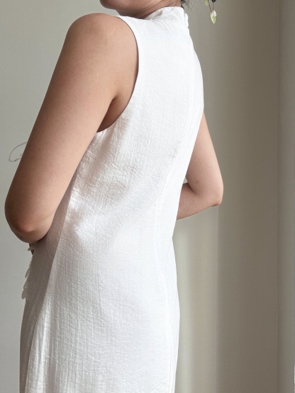 Li Bai Straight Cut Sleeveless Cheongsam