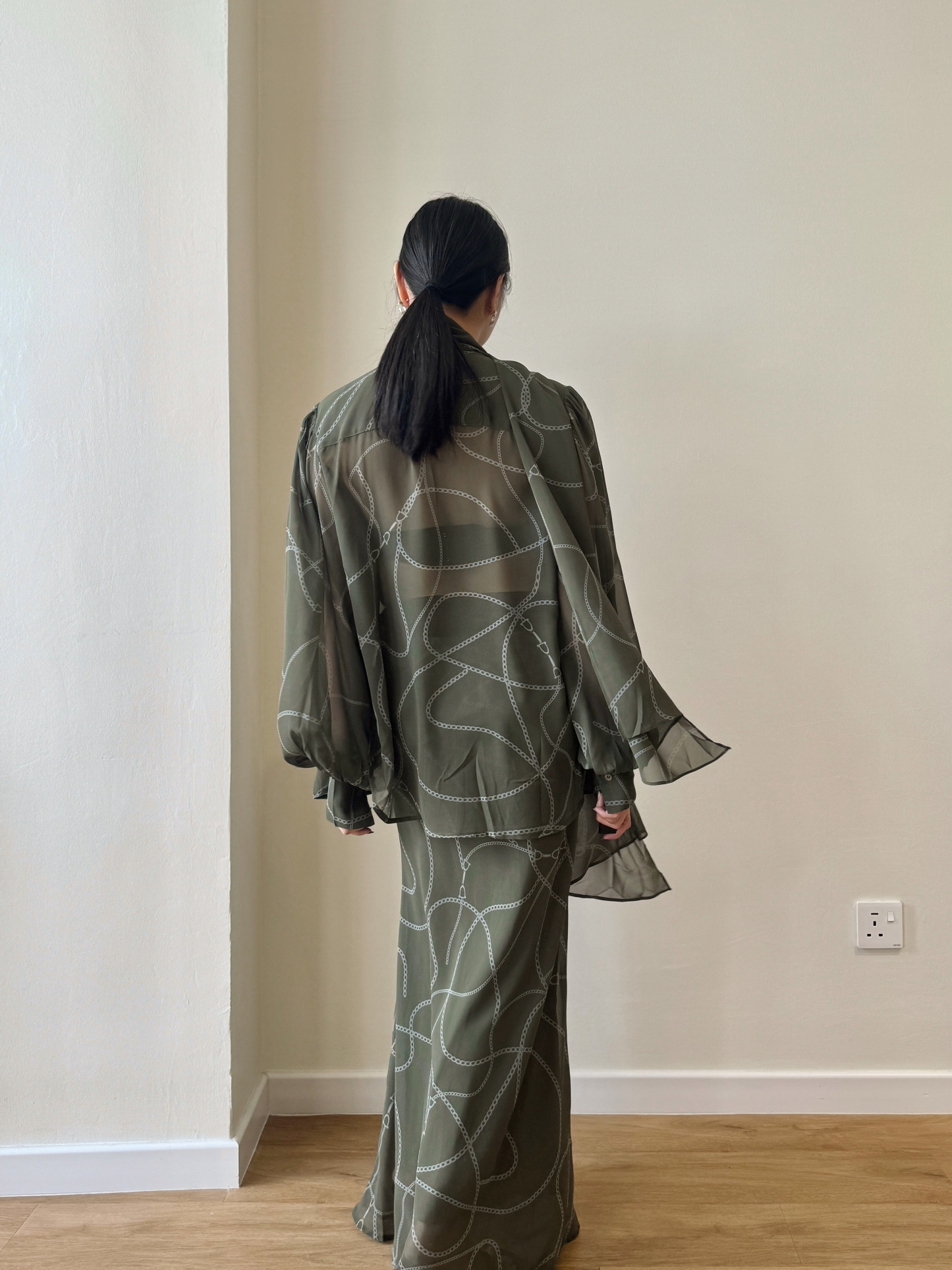 Wirenth Graphic Print Long Sleeve Top