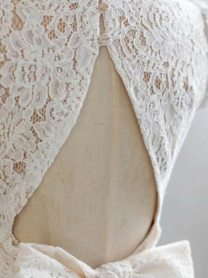 Wan Ru Bare Back Lacey Cheongsam-The Black Bow-