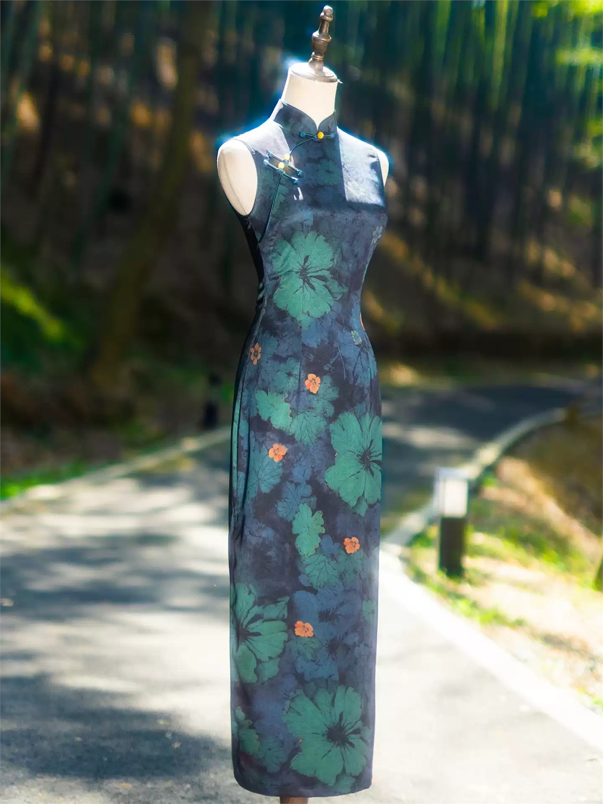 Ya Bian Botanical Print Sleeveless Cheongsam