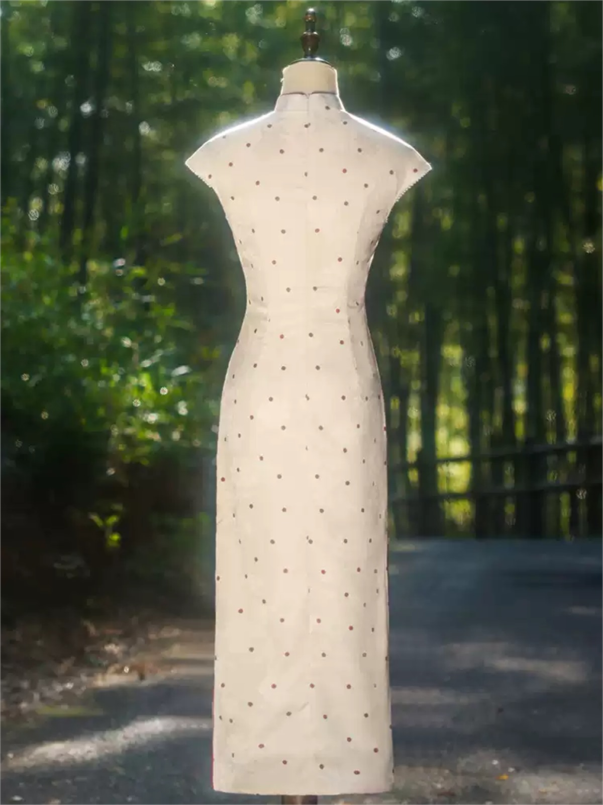 Yun Bian Polka Dot Cap Sleeve Cheongsam