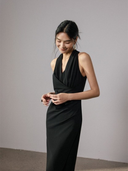 Hanne V-Collar High Slit Ruched Dress