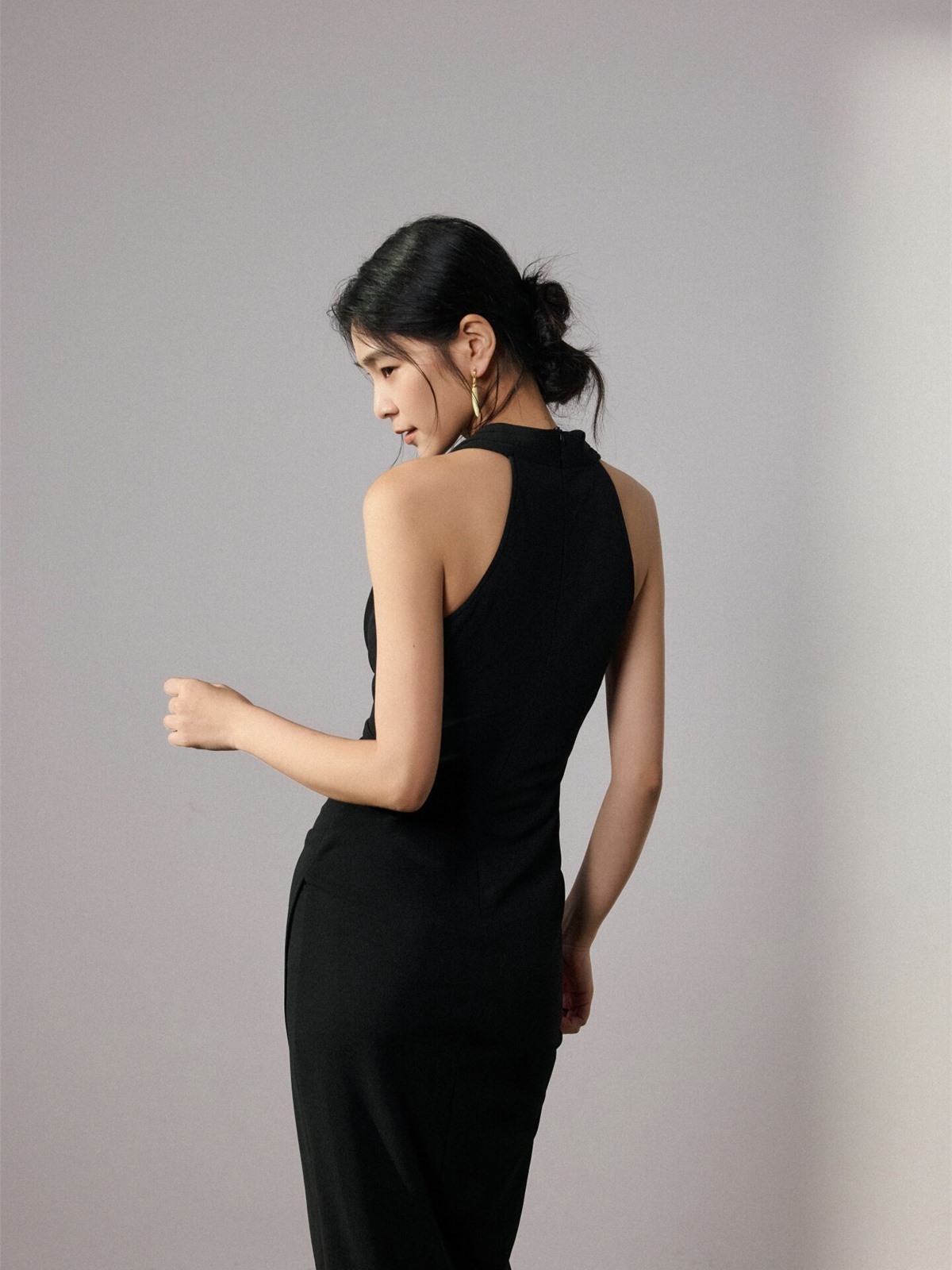 Hanne V-Collar High Slit Ruched Dress