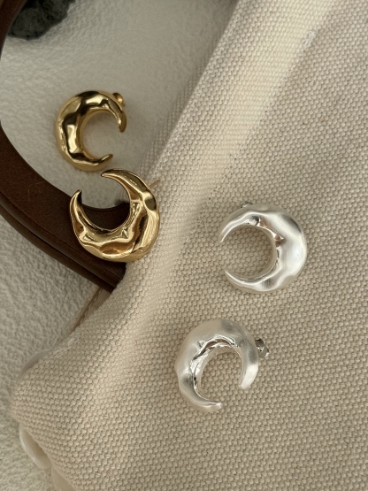 Loo-Na Moon Ear Studs