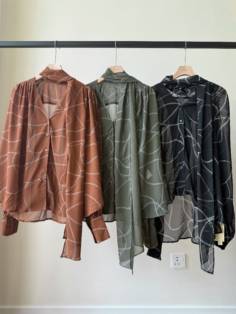 Wirenth Graphic Print Long Sleeve Top