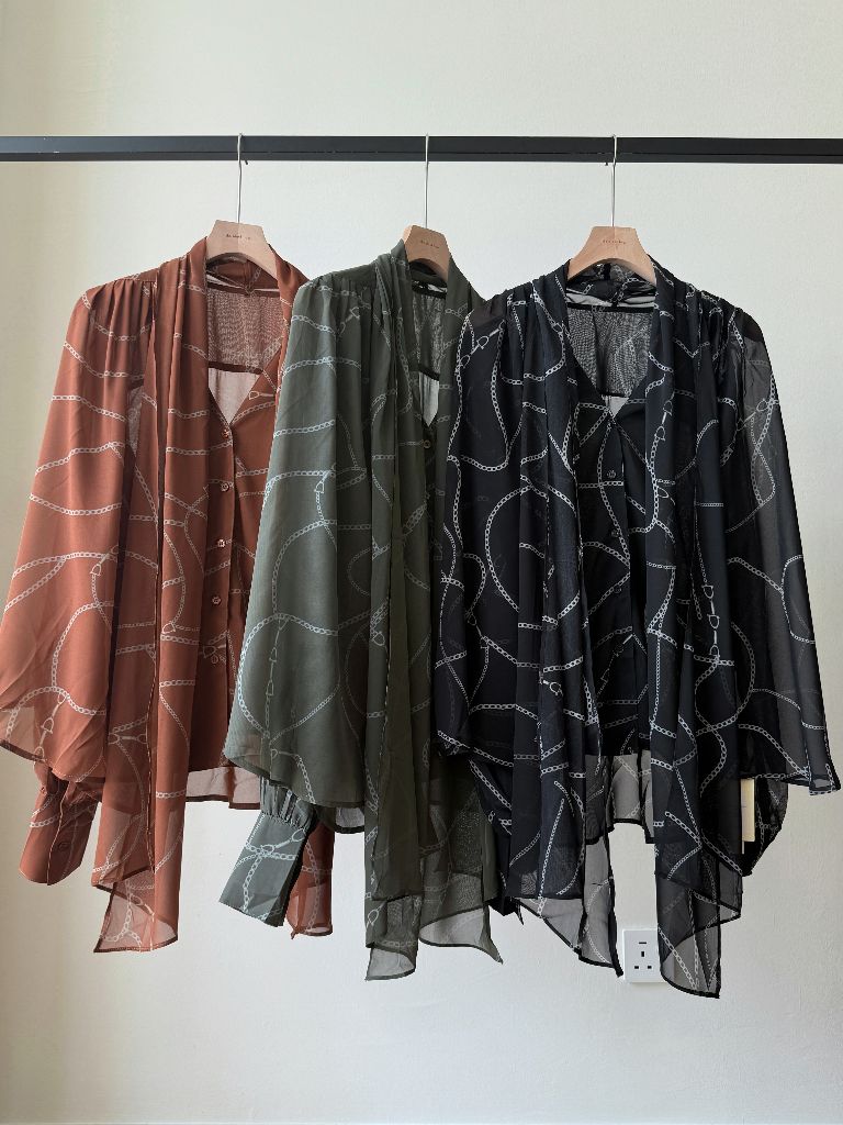 Wirenth Graphic Print Long Sleeve Top