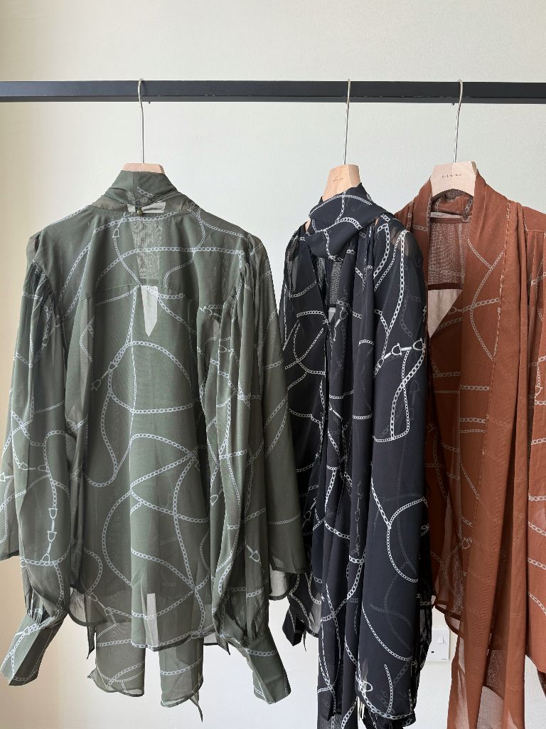 Wirenth Graphic Print Long Sleeve Top