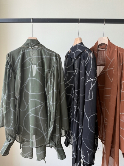 Wirenth Graphic Print Long Sleeve Top