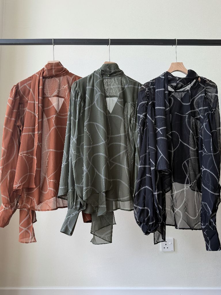 Wirenth Graphic Print Long Sleeve Top