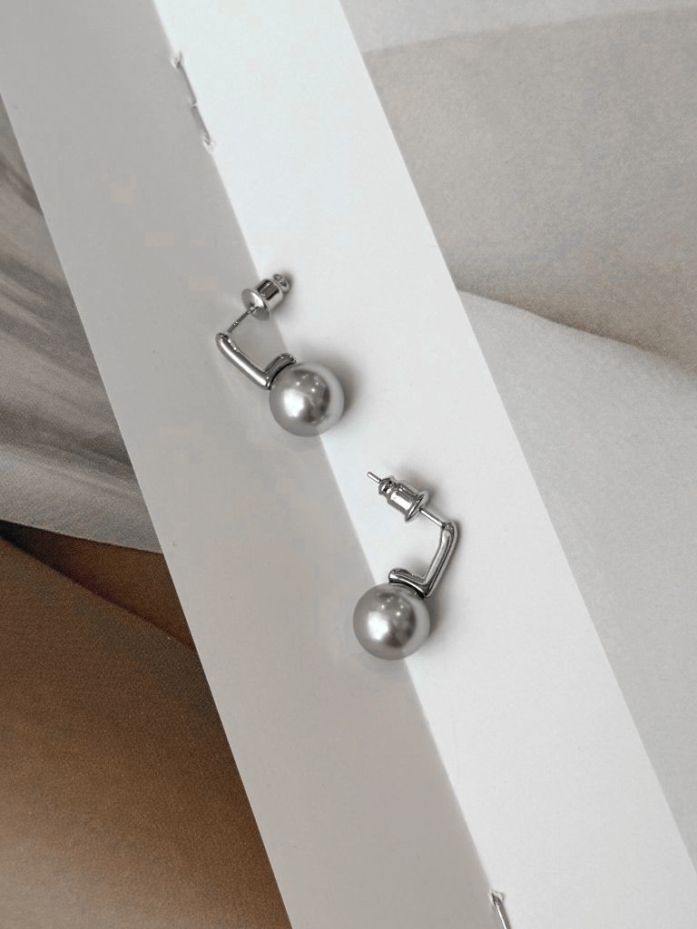 Ye-Jin Single Pearl Drop Earrings